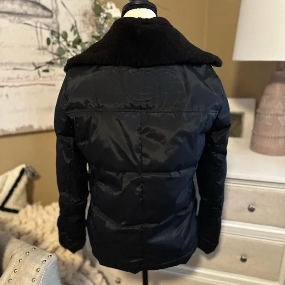 💵 UGG | Vintage Black Puffer Jacket with Faux Fur Collar - Picture 6 of 11